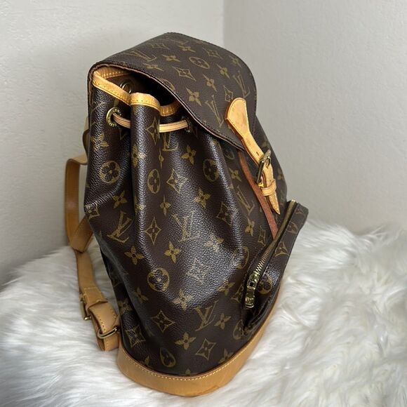 💯 Authentic Louis Vuitton Monogram Backpack 🍀 - Picture 15 of 16